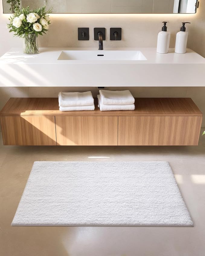 Color&Geometry Small Bath Mats for Bathroom, 16"x24" White Bathroom Rugs, Non Slip, Absorbent, Soft, Washable, Microfiber Bathmat Shower Mat Outside Shower