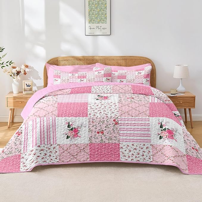 Quilt Set Full/Queen Size, Pink Patchwork Flowers 3 Pcs Soft Bed Cover Bedding Set, Garden Floral Lightweight Bedspread Coverlet with 2 Pillow Sham for All Season