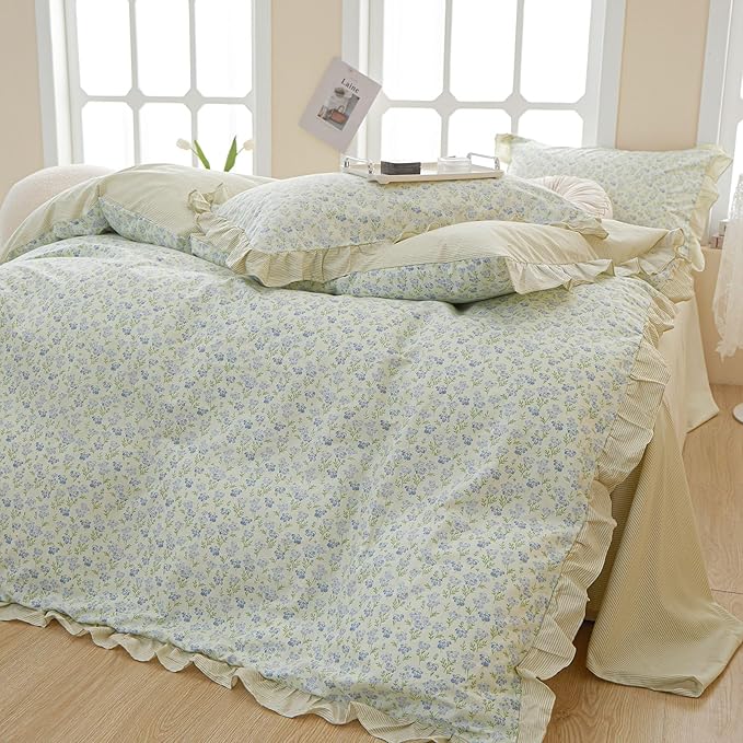 LifeTB Vintage Garden Floral Ruffled Comforter Set King Fluffy Soft Microfiber Chic Blue Floral Bedding Set Cottagecore Flowers Pattern Botanical Comforter Set with 2 Pillowcases for All-Season