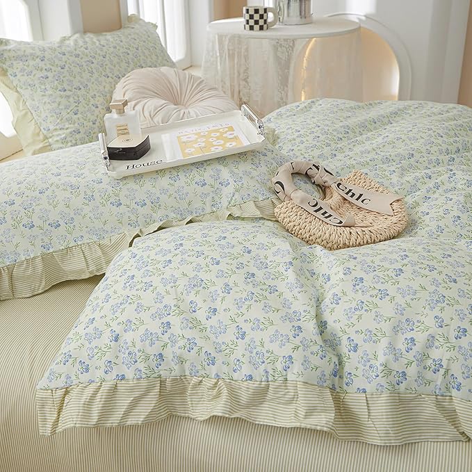 LifeTB Vintage Garden Floral Ruffled Comforter Set King Fluffy Soft Microfiber Chic Blue Floral Bedding Set Cottagecore Flowers Pattern Botanical Comforter Set with 2 Pillowcases for All-Season