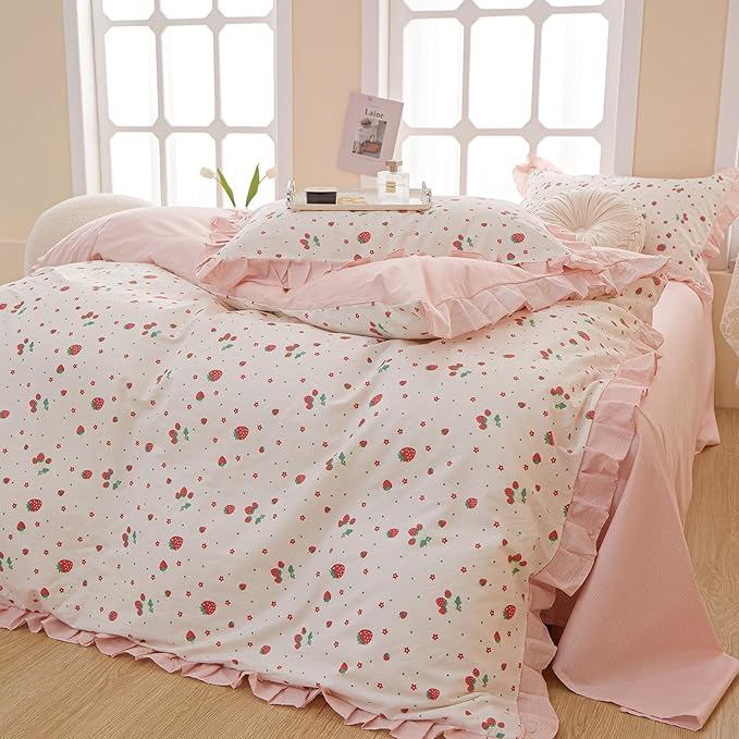 Kawaii Strawberry Comforter Set Twin XL Cute Ruffle Comforter with 2 Pillowcases White Fluffy Microfiber Kids Girls Bedding Comforter Strawberry Printed Ruffled Comforter Set Twin XL for All Seasons