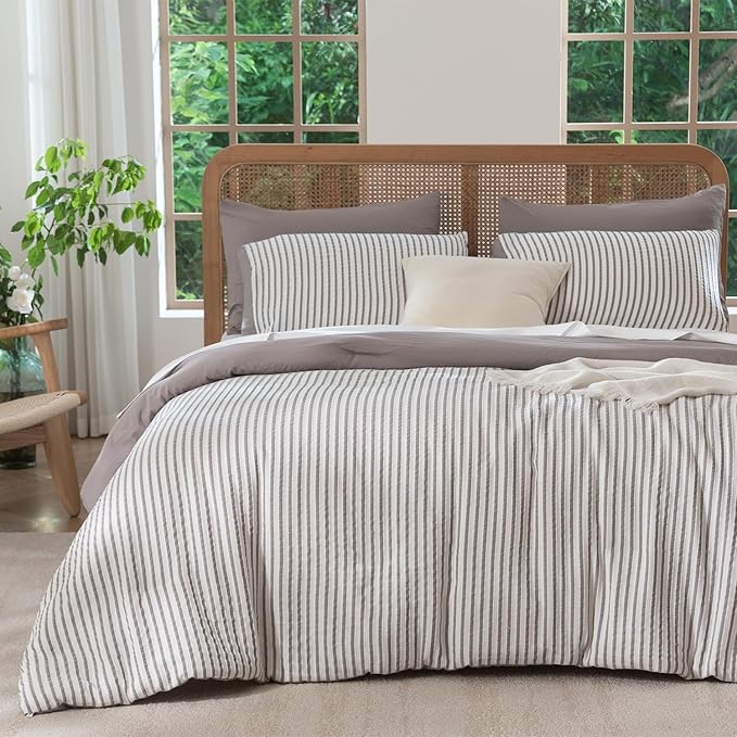 Duvet Cover Queen Size Grayish Purple Striped Soft Washed Microfiber Jacquard 3 Pieces Bedding Set, Purple White Vertical Ticking Stripes Pattern Comforter Cover, Breathable Durable Comfy