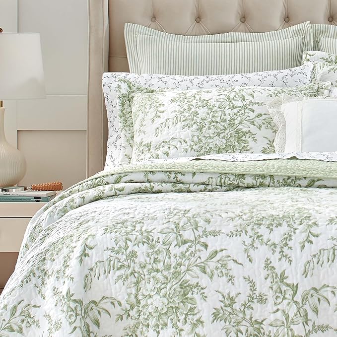Laura Ashley - King Quilt Set, Soft & Reversible Cotton Floral Bedding with a Medium Weight Feel, 3 Piece Bed Set with Matching Pillowcases (Bedford Green/Off-White)