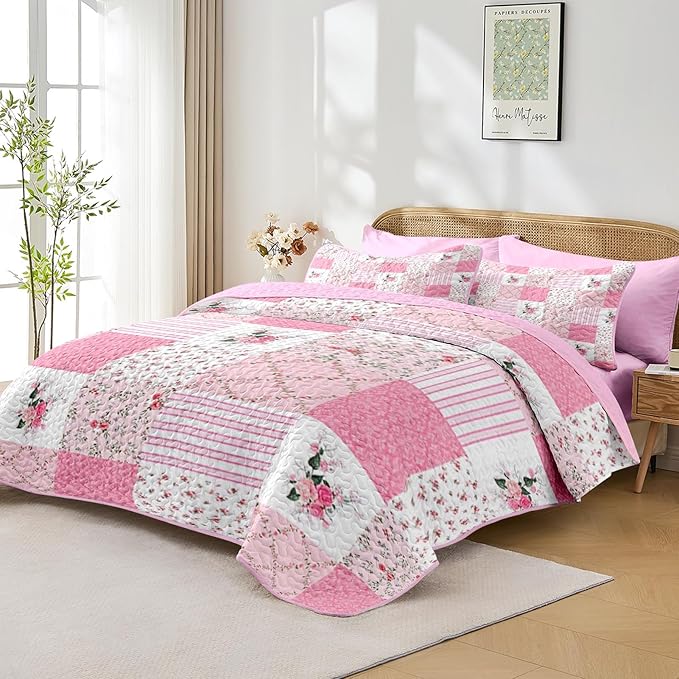 Quilt Set Full/Queen Size, Pink Patchwork Flowers 3 Pcs Soft Bed Cover Bedding Set, Garden Floral Lightweight Bedspread Coverlet with 2 Pillow Sham for All Season