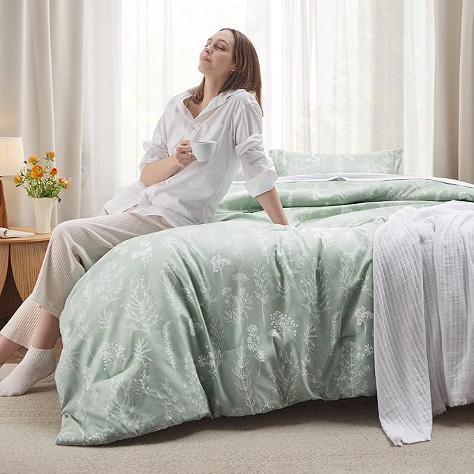Bedsure Queen Comforter Set - Sage Green Bed Set, 3 Pieces Cute Floral Bedding, 1 Soft Reversible Botanical Flowers Comforter and 2 Pillow Shams