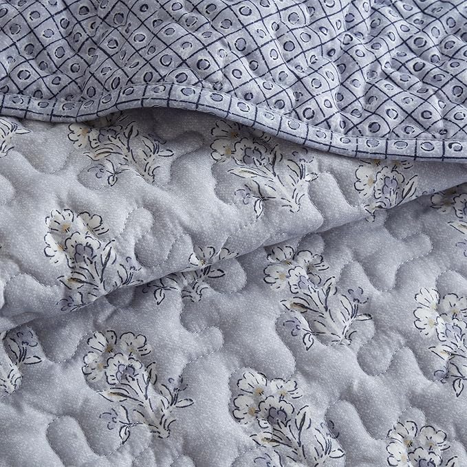 Madison Park Vintage Floral Quilt Set King Size, Reversible Bedding & Lightweight Bedspread Set, Traditional Block Print Coverlets with Ruffled Edge, 3-Piece with 2 Shams, Blue