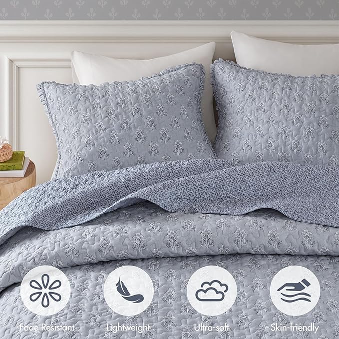 Madison Park Vintage Floral Quilt Set Queen Size, Reversible Bedding & Lightweight Bedspread Set, Traditional Block Print Coverlets with Ruffled Edge, 3-Piece with 2 Shams, Blue