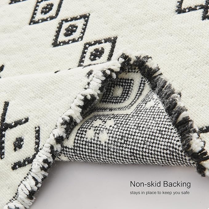 Douceur Boho Bath mat for Bathroom Floor Non Slip, Acrylic Blend Cute Bath Rugs with Tassels, Tribal Ethnic Pattern Farmhouse Bathroom Rugs, 15.7" x 23.6", Black