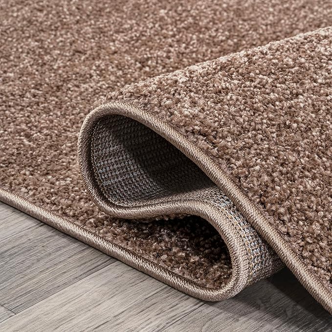 JONATHAN Y Haze Solid Low-Pile Brown 5' Round Indoor Area Rug, Coastal,Bohemian,Minimalist,Classic, Easy-Cleaning for Living Room,Bedroom,Kitchen,Pet Friendly,Non-Shedding (SEU100J-5R)