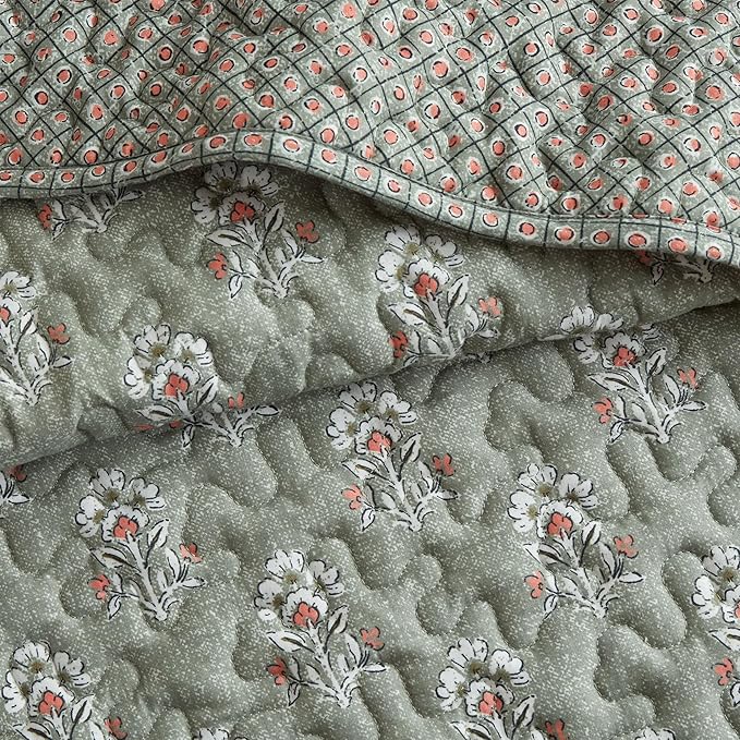 Madison Park Vintage Floral Quilt Set King Size, Reversible Bedding & Lightweight Bedspread Set, Traditional Block Print Coverlets with Ruffled Edge, 3-Piece with 2 Shams, Sage Green