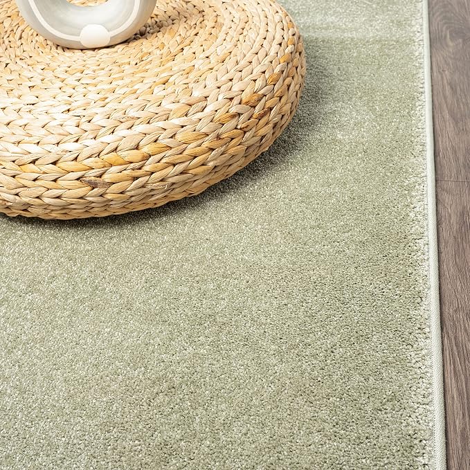 JONATHAN Y Haze Solid Low-Pile Green 5x8 Oval Indoor Area Rug, Coastal,Bohemian,Minimalist,Classic, Easy-Cleaning for Living Room,Bedroom,Kitchen,Pet Friendly,Non-Shedding (SEU100O-5OV)