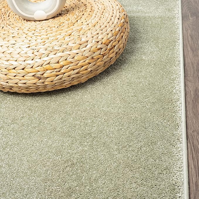 JONATHAN Y Haze Solid Low-Pile Green Indoor Area Rug 10x14, Coastal,Bohemian,Minimalist,Classic, Easy-Cleaning for Living Room,Bedroom,Kitchen,Pet Friendly,Non-Shedding (SEU100O-14)