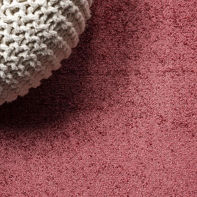 JONATHAN Y Haze Solid Low-Pile Red 4' Round Indoor Area Rug, Coastal,Bohemian,Minimalist,Classic, Easy-Cleaning for Living Room,Bedroom,Kitchen,Pet Friendly,Non-Shedding (SEU100E-4R)
